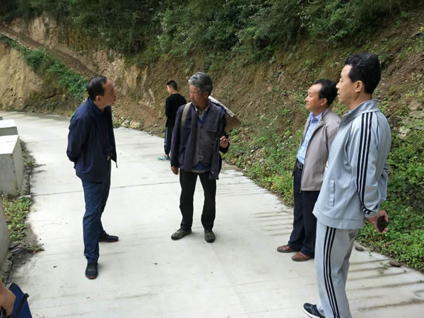 隴運集團公司黨委書記、董事長李寅祥同志深入琵琶鎮(zhèn)寧強村開展幫扶工作