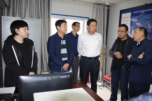 市交通運(yùn)輸局黨組副書記、市運(yùn)管局局長何濤一行到隴運(yùn)集團(tuán)公司檢查國慶節(jié)前安全生產(chǎn)工作