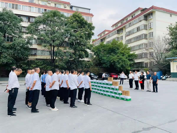 市總工會深入隴運(yùn)集團(tuán)公司開展“夏送清涼”慰問活動(dòng)